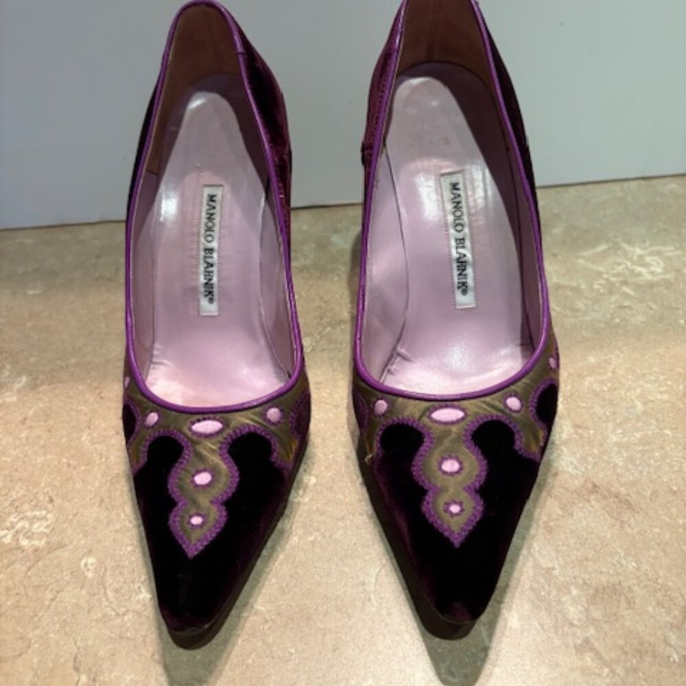 Manolo Blahnik purple velvet pumps with satin inset